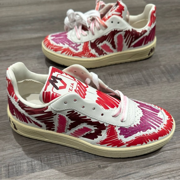Veja Marni V-10 Low Ruby Scribble Leather Sneakers